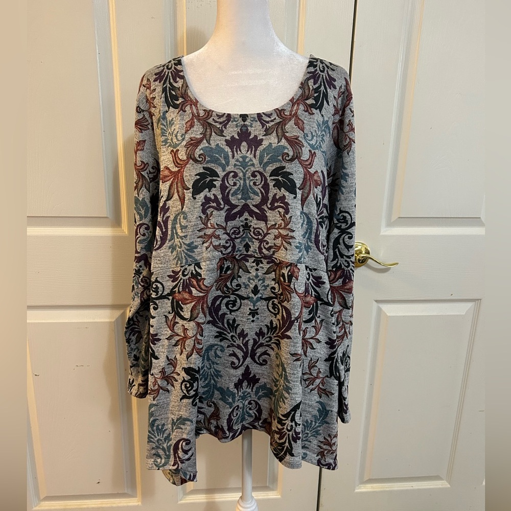 Avenue gray and multicolor sharkbite tunic,  size 26/28